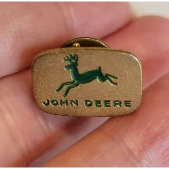 Vintage John Deere Gold Tone Metal Green Enamel Logo Lapel Pin Signed BALLOU - Picture 2 of 7